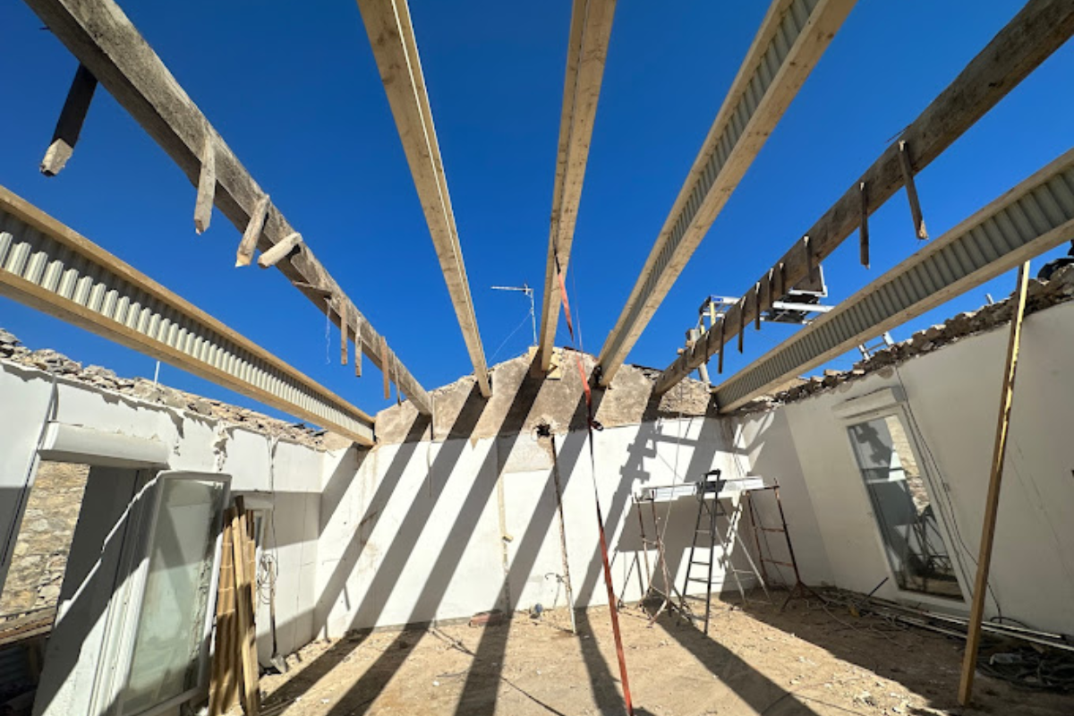 Rénovation complète d’une toiture par Joachim Rénovation à Cournonterral (Hérault).