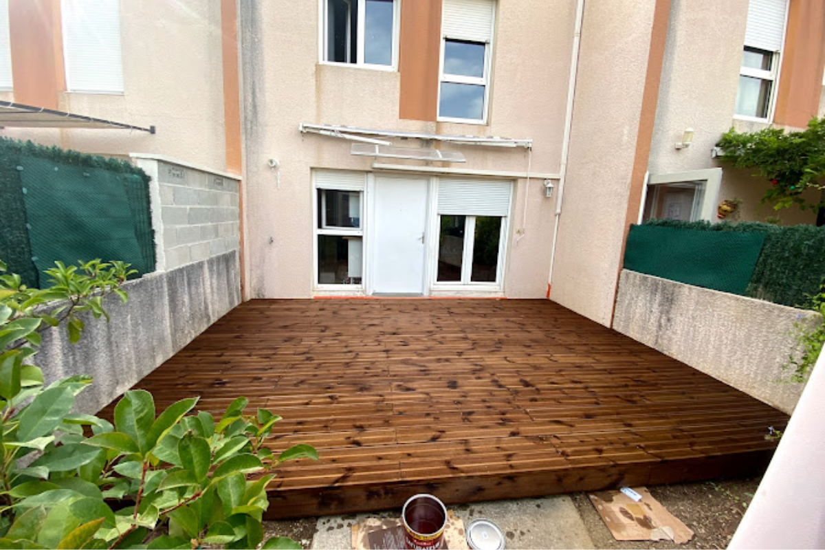 Construction d’une terrasse en bois exotique à Cournonterral, réalisée par Joachim Rénovation 34.