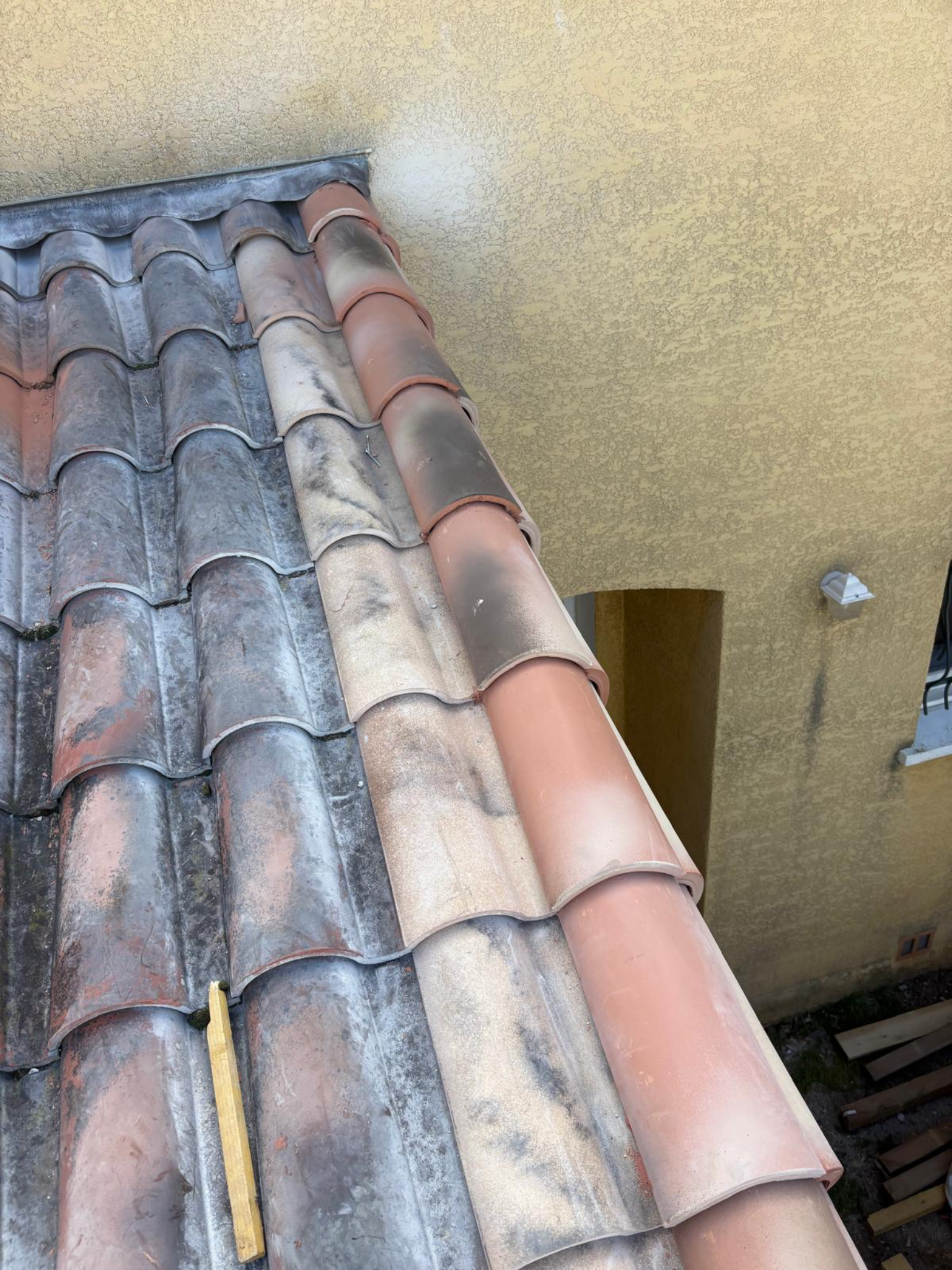 Rénovation complète de toiture à Cournonterral – remplacement et nettoyage de tuiles